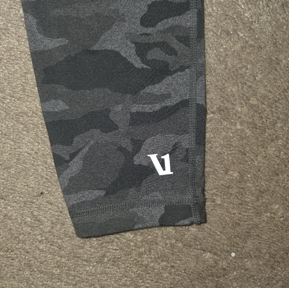 Vuori Legging Bundle - Stride Performance & Caspian Camo - Picture 8 of 9